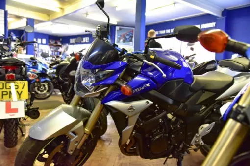 showroom-3.jpg